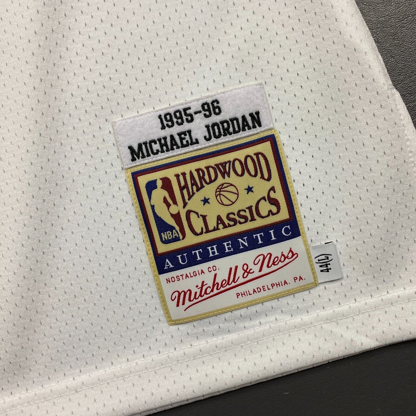 100% Authentic Michael Jordan Mitchell Ness 95 96 Finals Bulls Jersey 44 L Men