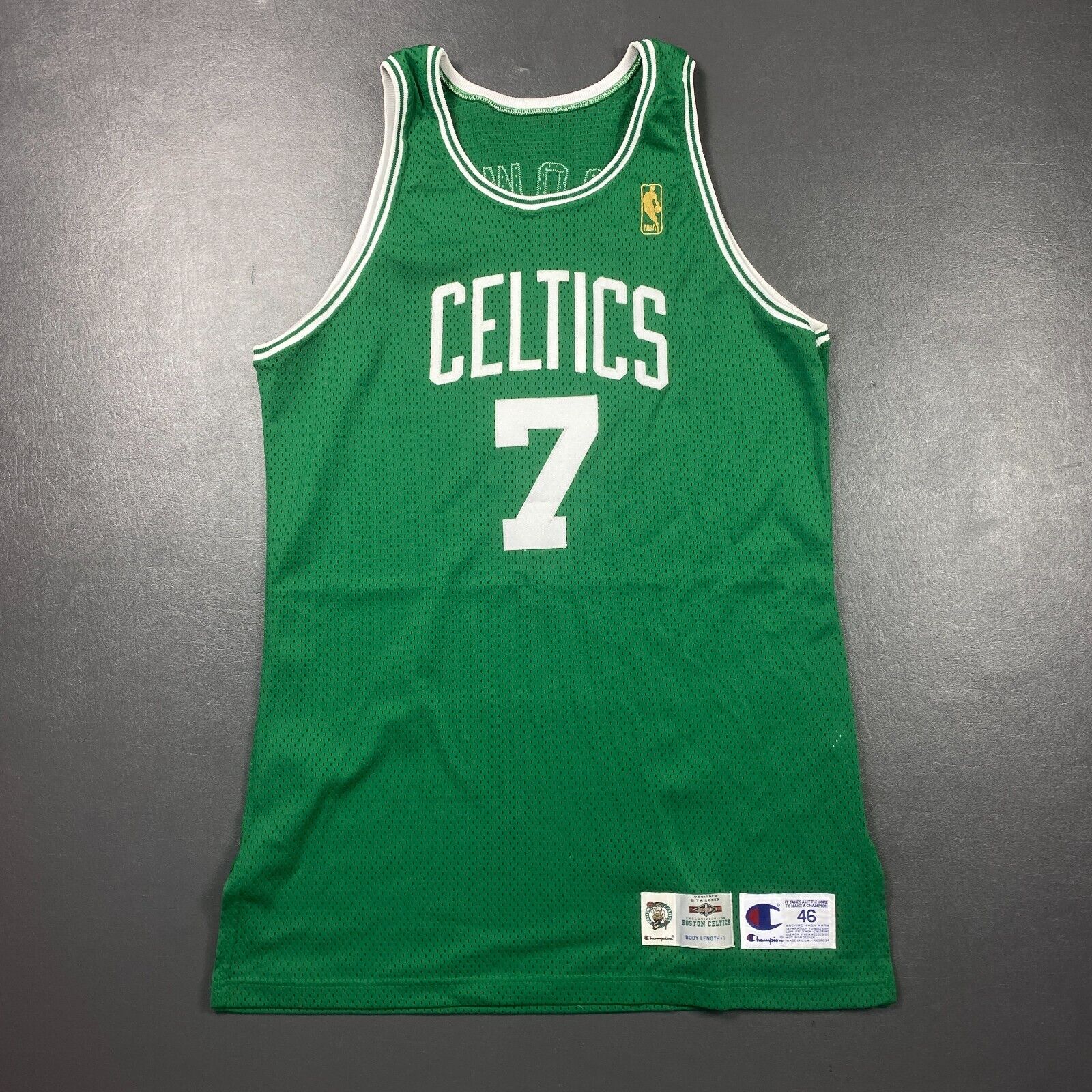 Dee discount Brown Autograph Boston Celtics Basketball Jersey