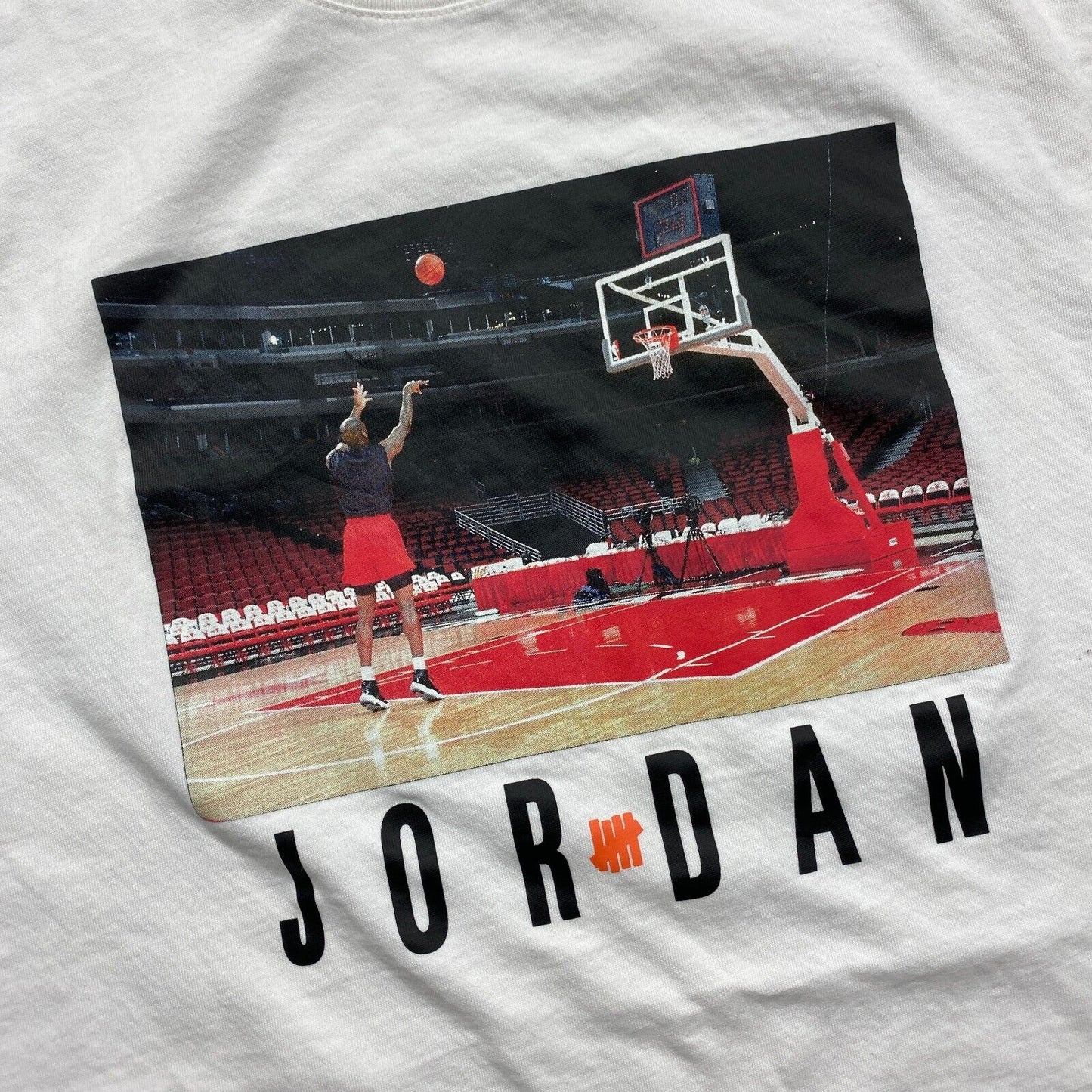 100% Authentic Michael Jordan x Undefeated T-Shirt Size S Small Mens