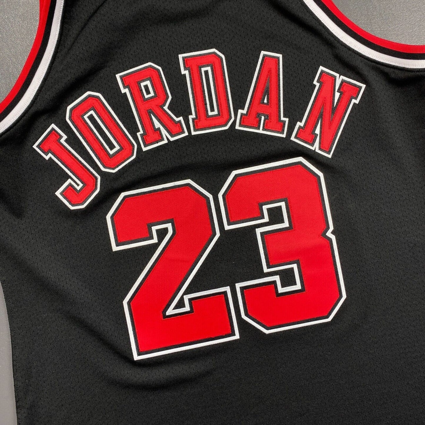 100% Authentic Michael Jordan Mitchell & Ness 97 98 Bulls Jersey Size 44 L Mens