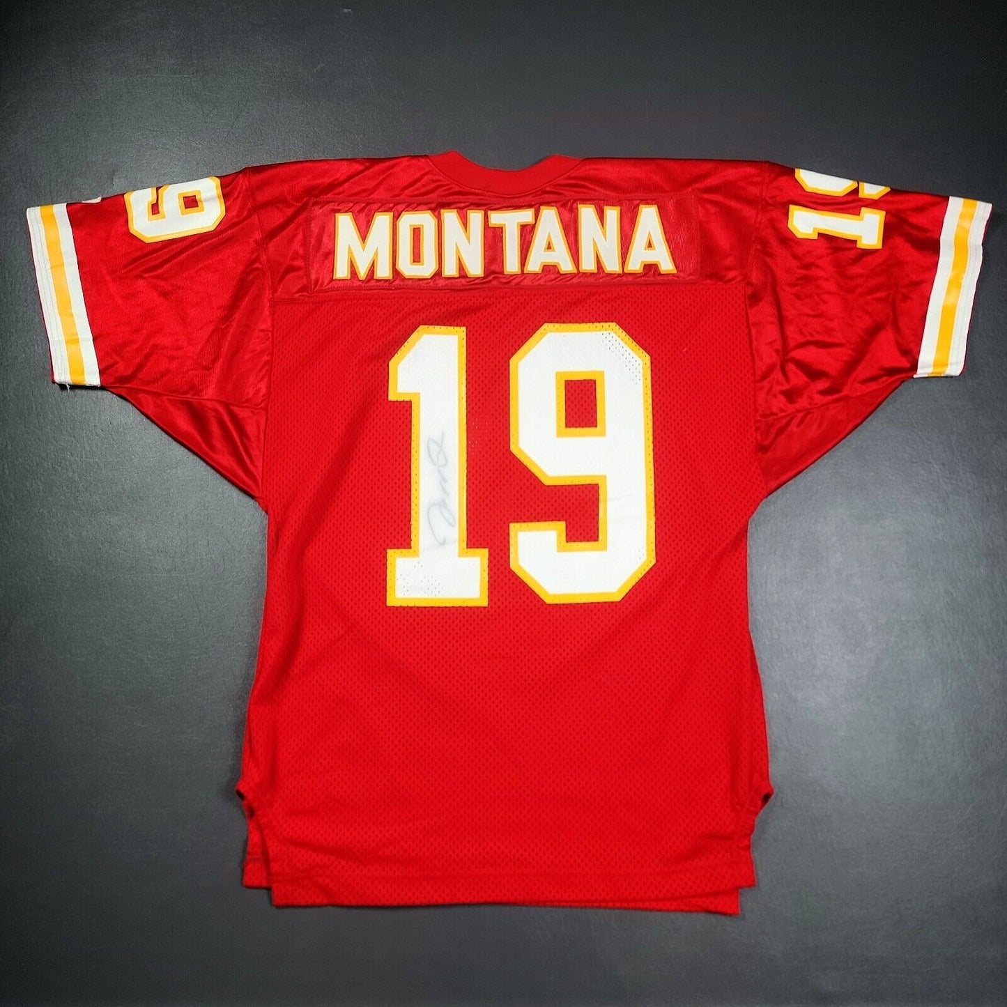 100% Authentic Joe Montana Signed Vintage Wilson Chiefs Jersey Size 46 L XL