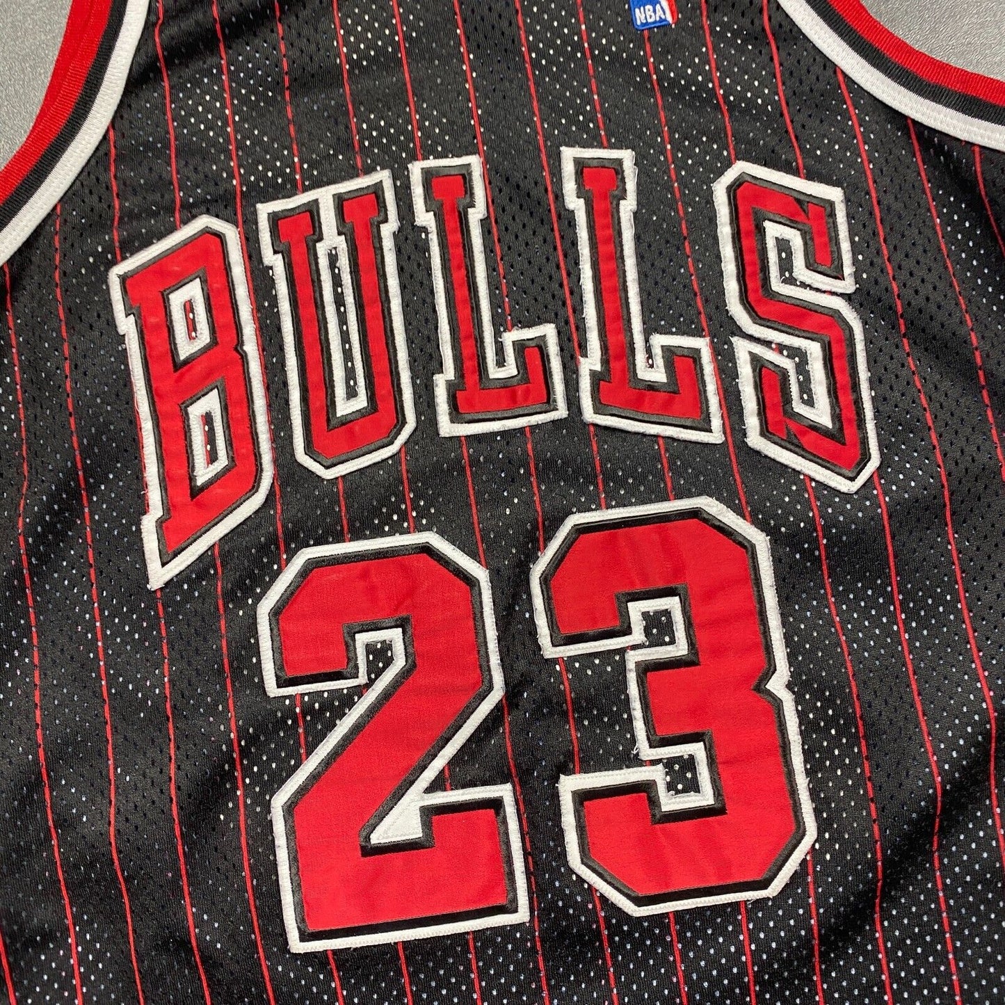 100% Authentic Michael Jordan Vintage Champion 95 96 Bulls Jersey Size 40 Mens