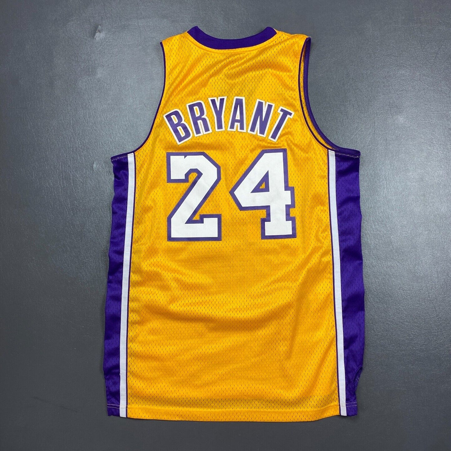 100% Authentic Kobe Bryant Adidas Los Angeles Lakers Swingman Jersey Size M Mens