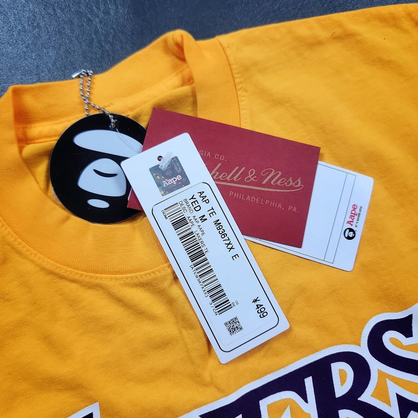 100% Authentic Aape x Mitchell Ness Lakers T Shirt M 40 Lebron James Kobe bape