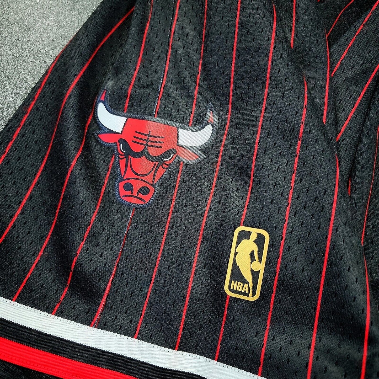 100% Authentic 96 97 Chicago Bulls Mitchell Ness Swingman Shorts S 36 - jordan