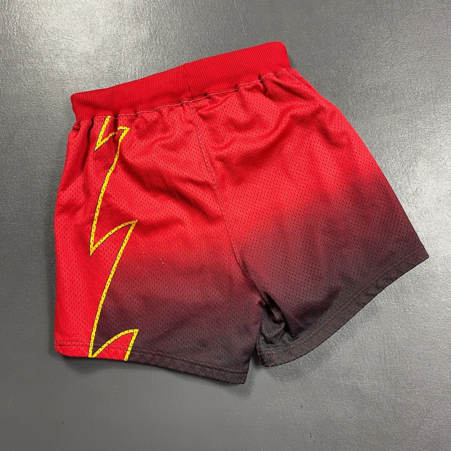 100% Authentic Atlanta Hawks Vintage Champion Shorts Size 34 Mens Pro Cut