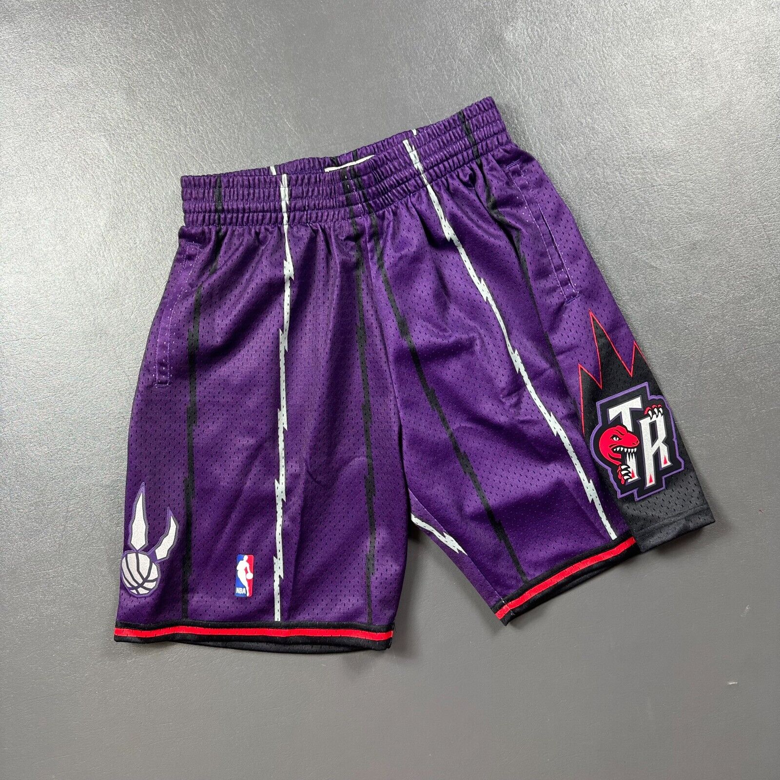 Mitchell & ness raptors popular shorts