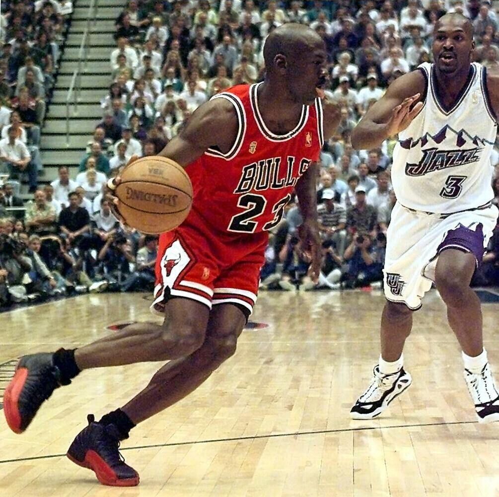 100% Authentic Michael Jordan Mitchell Ness 96 97 Flu Game Bulls Jersey 44 L