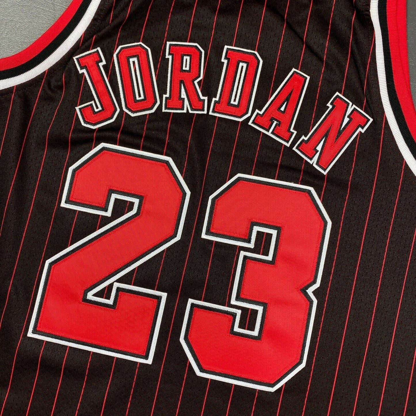 100% Authentic Michael Jordan Mitchell Ness 96 97 Bulls Jersey XL 18/20 Youth