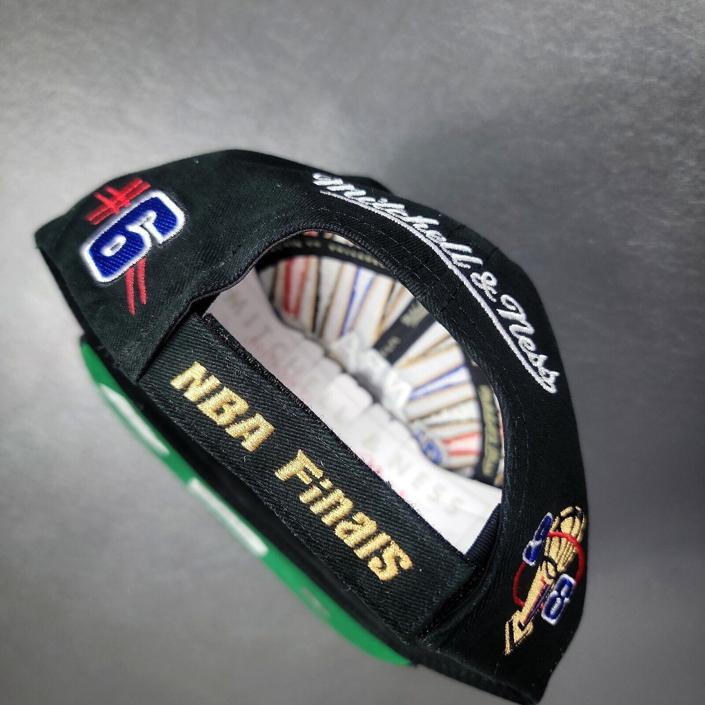 100% Authentic Chicago Bulls Mitchell Ness 1998 NBA Champions Snapback Hat Cap