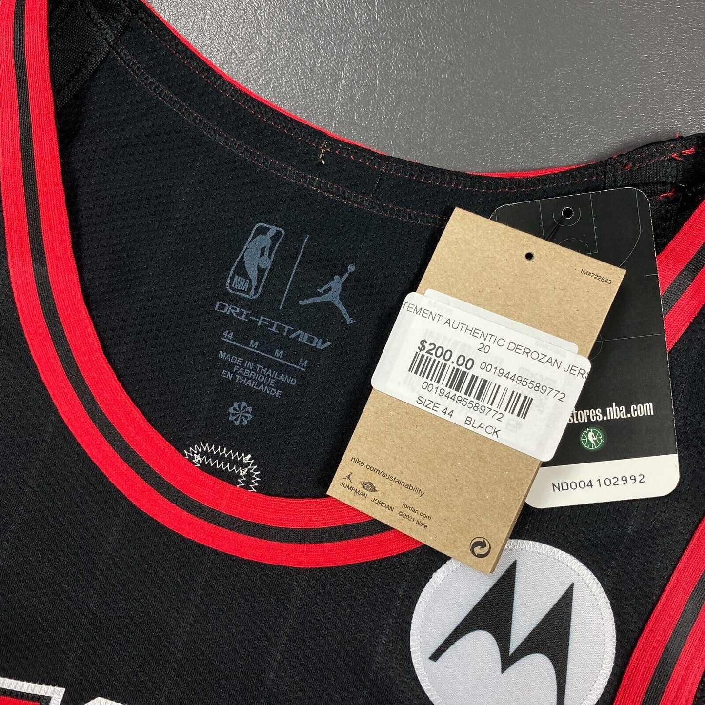 100% Authentic Demar DeRozan Nike Bulls Statement Jersey Size 44 M Motorola