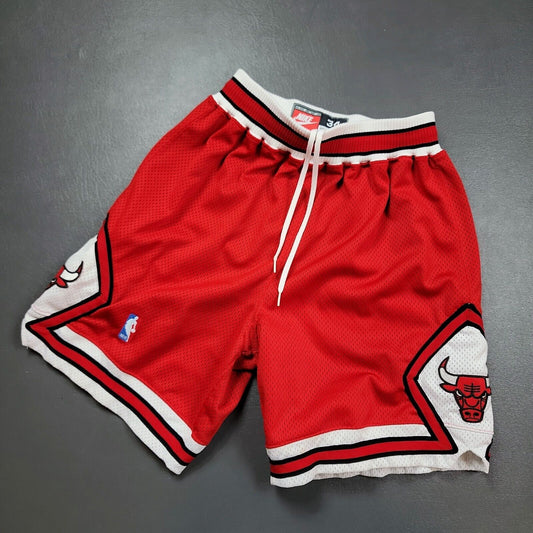 100% Authentic Chicago Bulls Vintage Nike 97 98 Shorts Size 34 M michael jordan