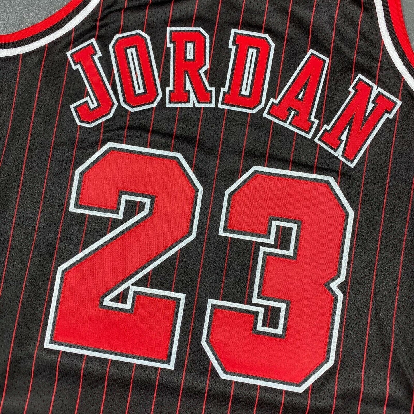 100% Authentic Michael Jordan Mitchell & Ness 96 97 Bulls Jersey Size 40 M Mens
