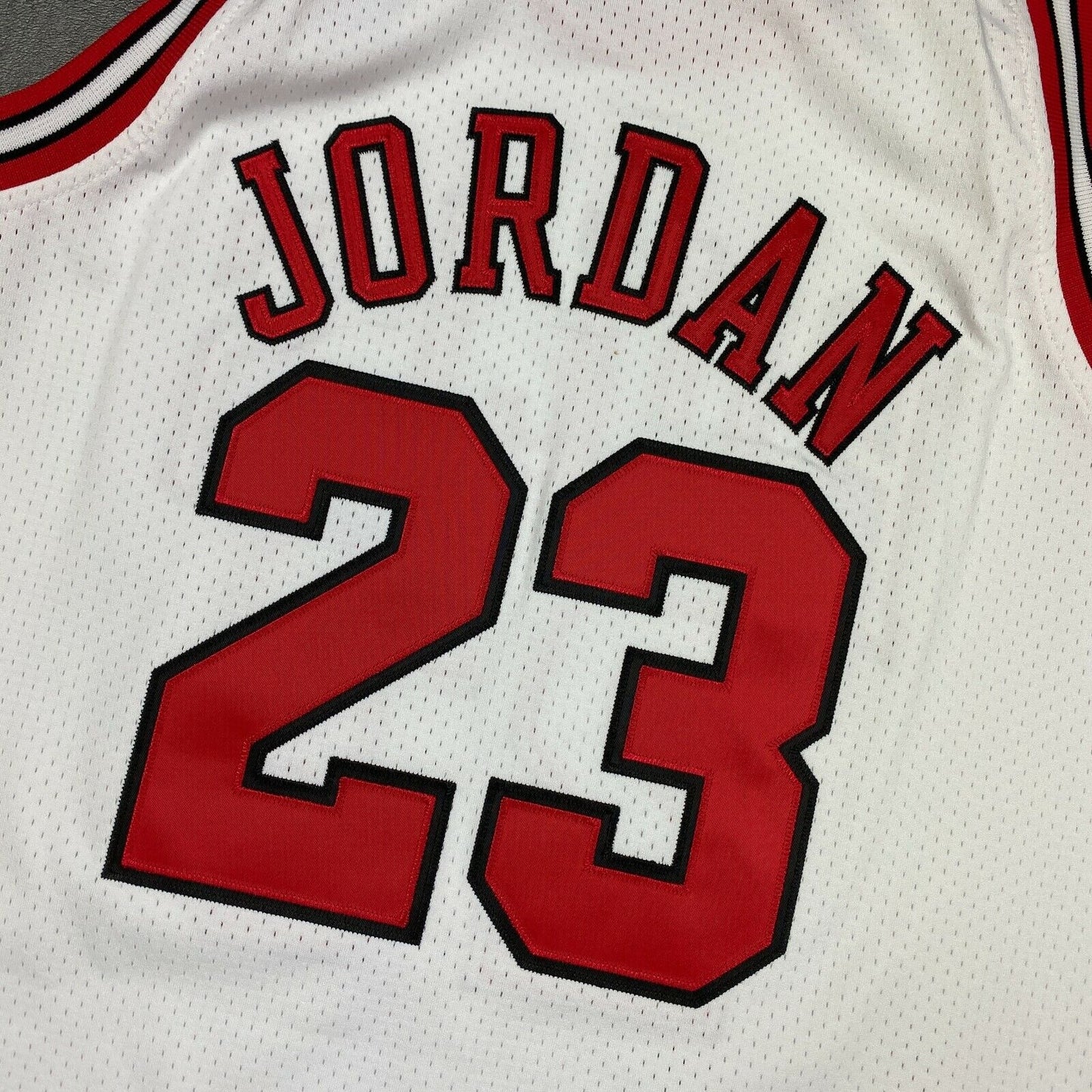 100% Authentic Michael Jordan Mitchell Ness 97 98 Bulls Jersey L 14/16 Youth Boy