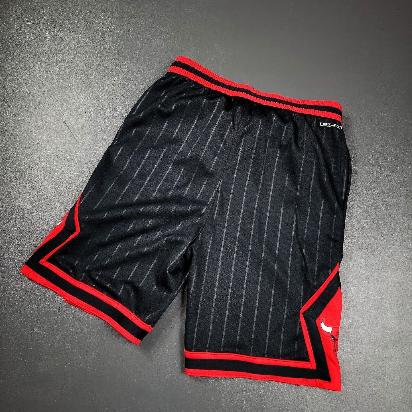 100% Authentic Jordan Chicago Bulls Statement Shorts Youth Boys Size L Large