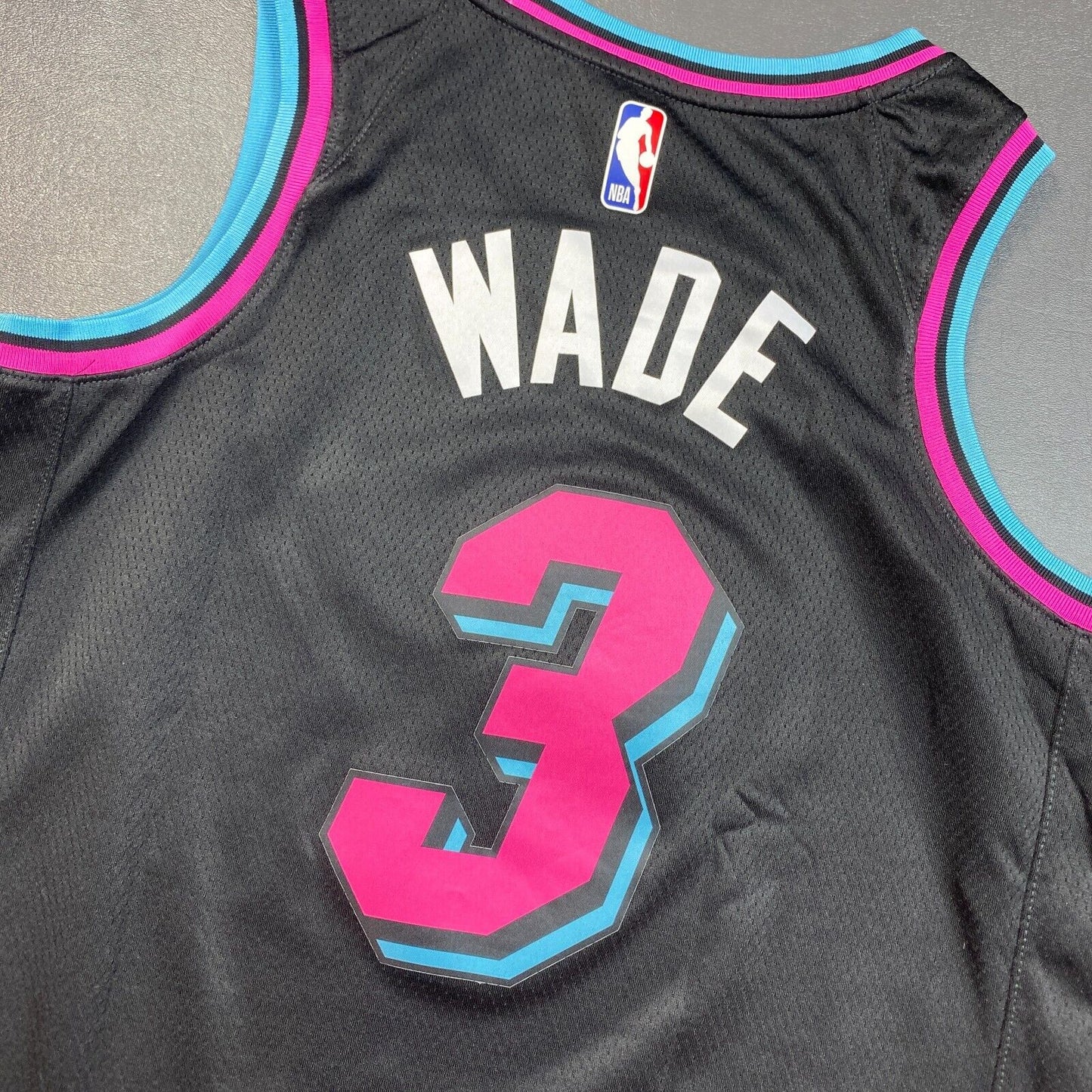 100% Authentic Dwyane Wade Nike Miami Heat Vice City Jersey Size 44 M Mens