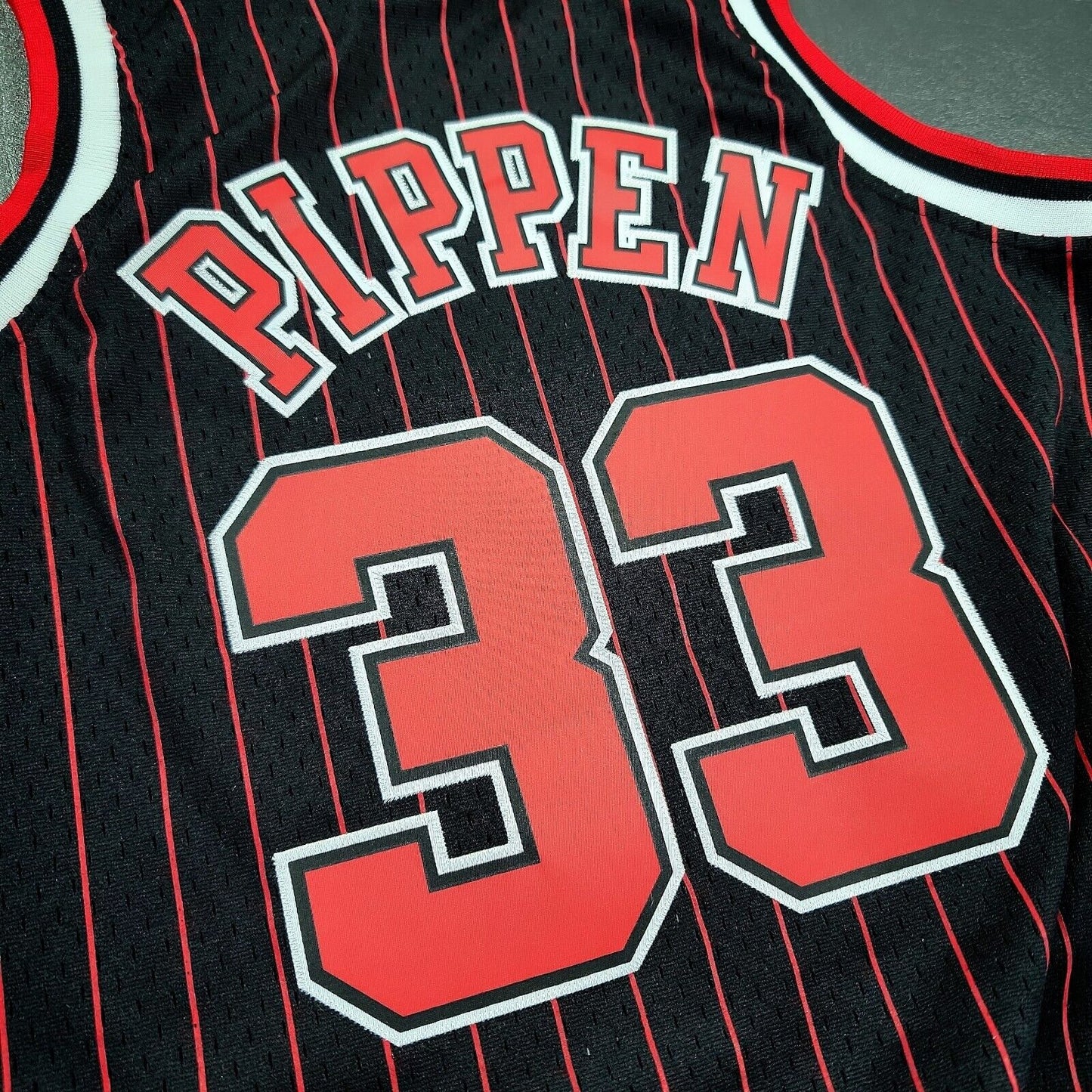 100% Authentic Scottie Pippen Mitchell Ness 95 96 Bulls Jersey Youth XL 18/20