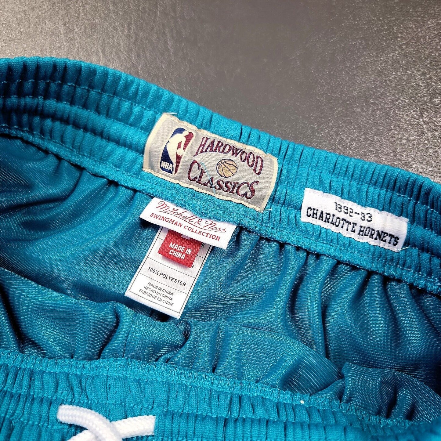 100% Authentic 92 93 Hornets Mitchell & Ness Swingman Shorts L 44 Mens