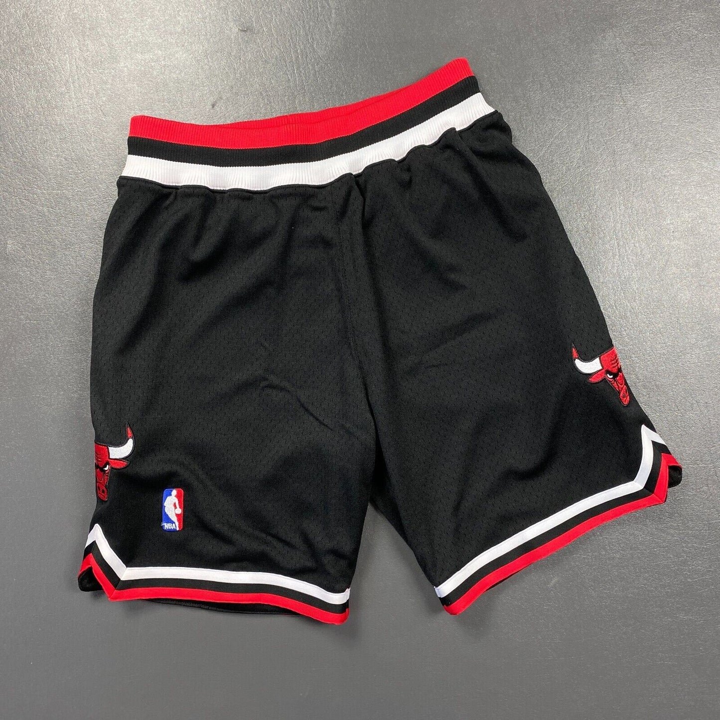 100% Authentic Mitchell & Ness 97 98 Chicago Bulls Shorts Size S 36 Mens jordan