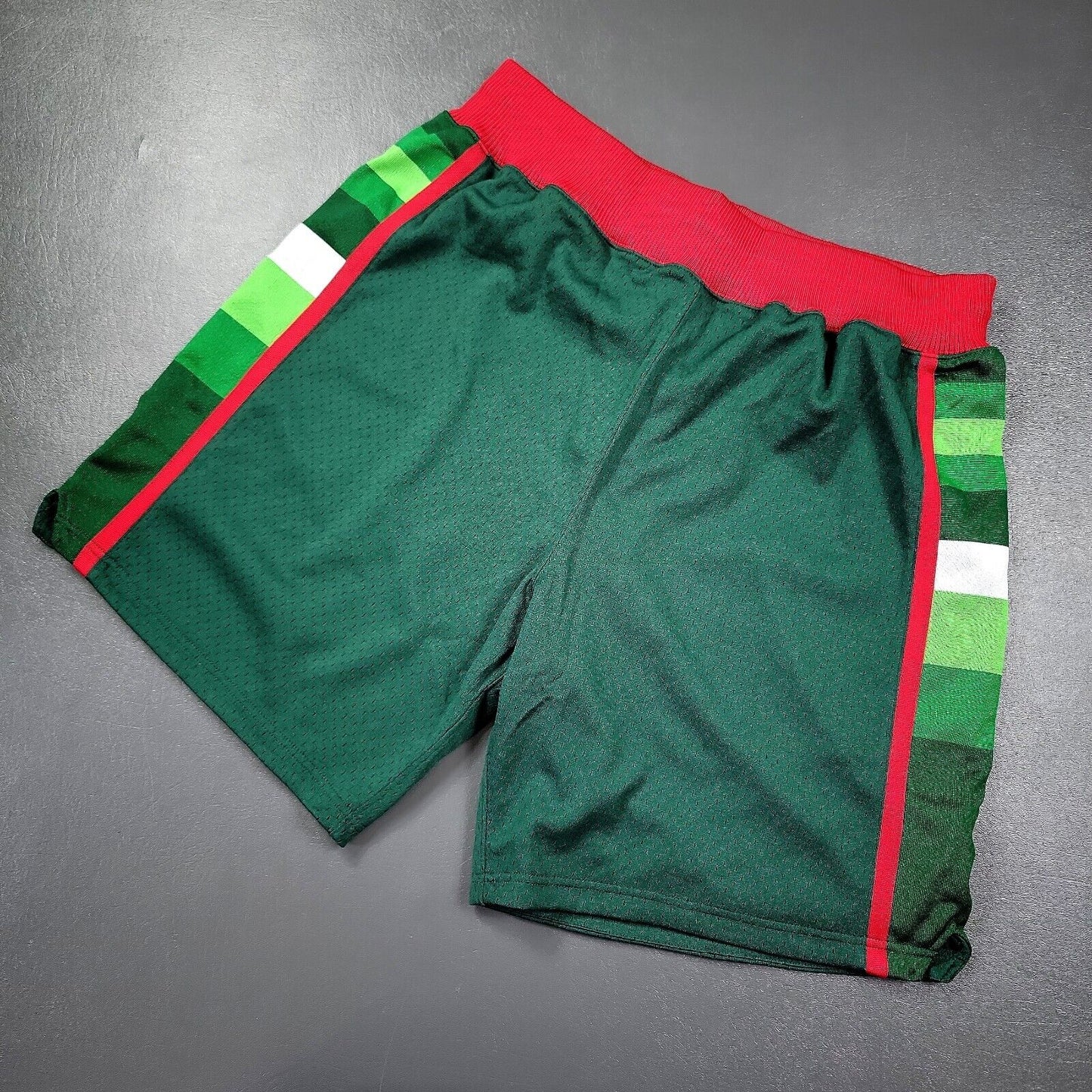 100% Authentic Mitchell & Ness 83 84 Bucks Shorts Size 48 XL Mens