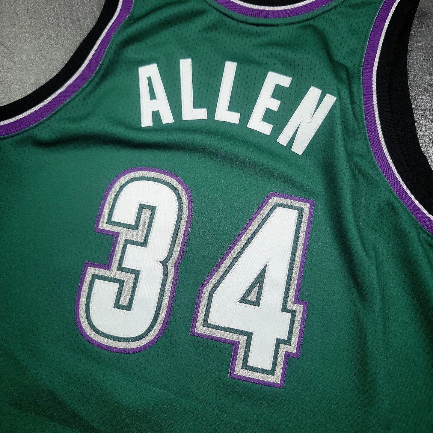 100% Authentic Ray Allen Mitchell & Ness 96 97 Bucks Jersey Size 40 M Mens