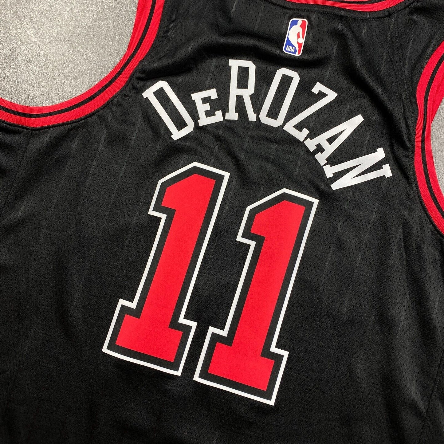 100% Authentic Demar DeRozan Nike Bulls Statement Swingman Jersey Size 48 L