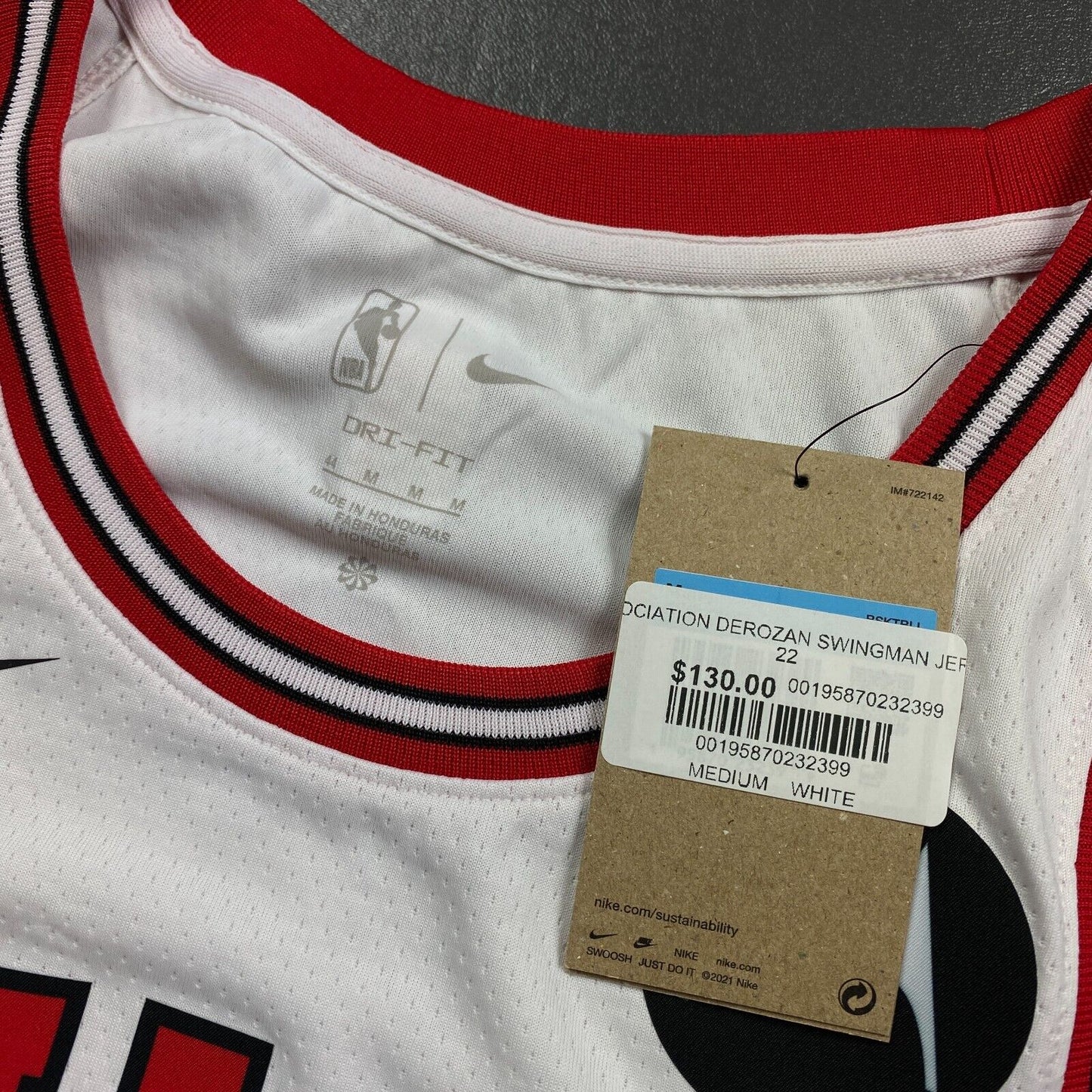 100% Authentic Demar DeRozan Nike Bulls Association Swingman Jersey Size 44 M