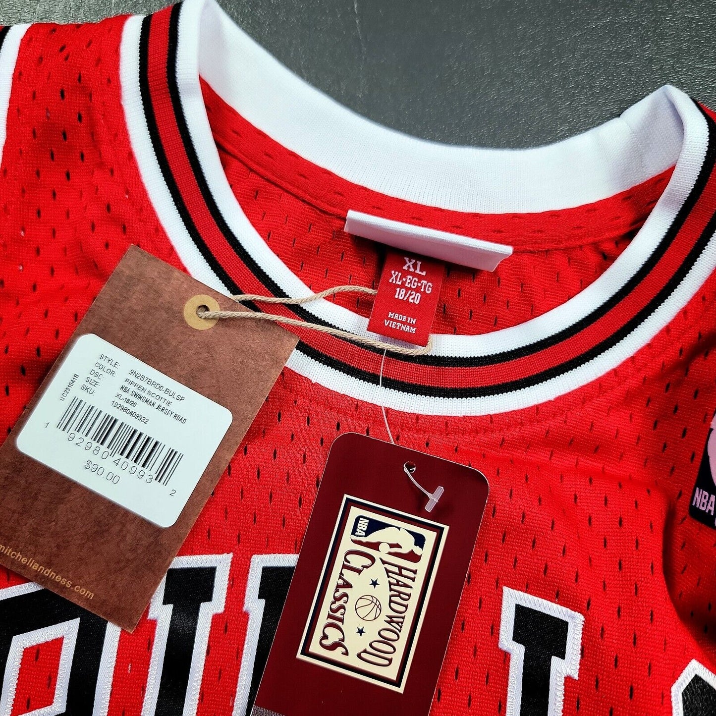 100% Authentic Scottie Pippen Mitchell Ness 97 98 Bulls Jersey XL 18/20 Youth