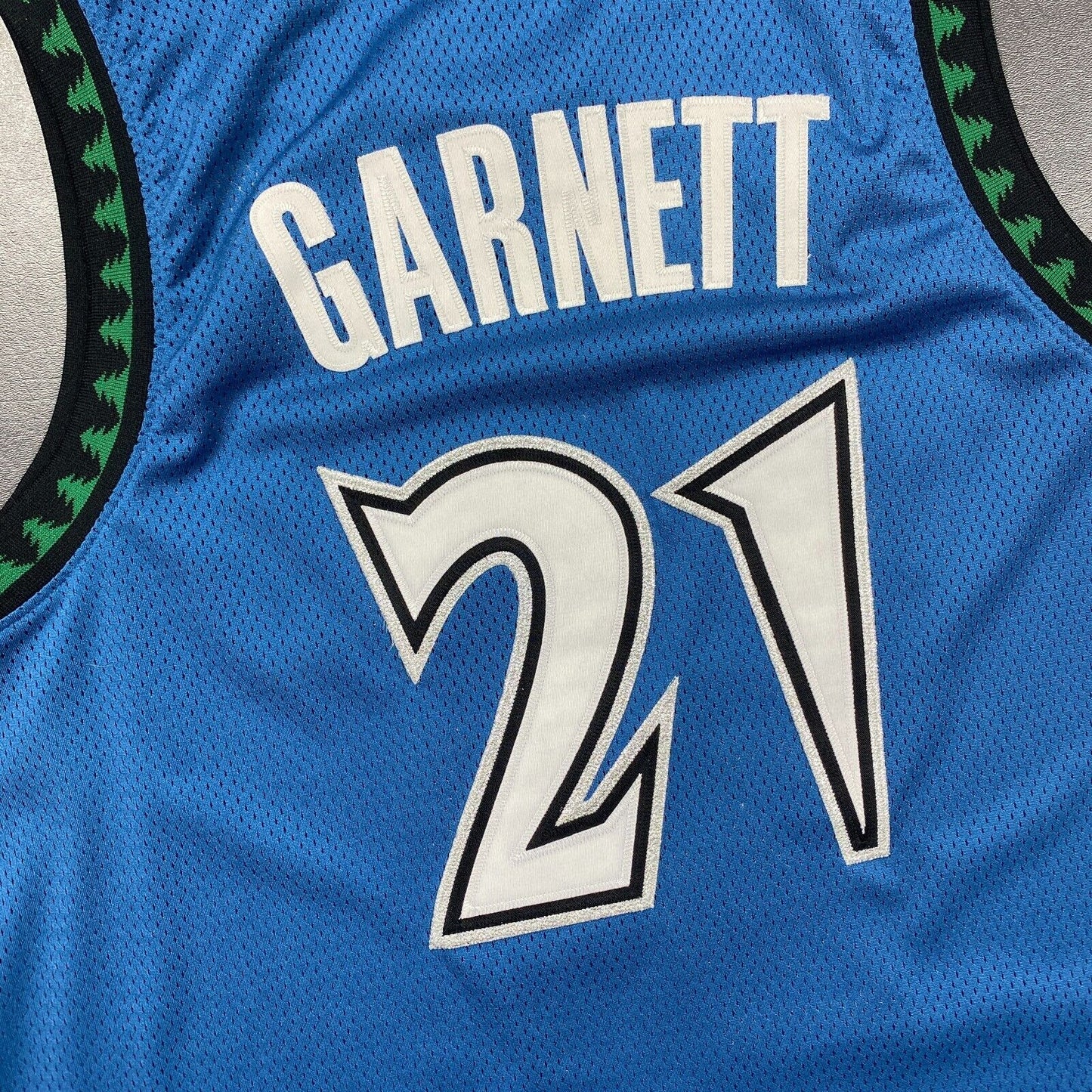 100% Authentic Kevin Garnett Vintage Adidas Timberwolves Jersey Size 44 L XL Men