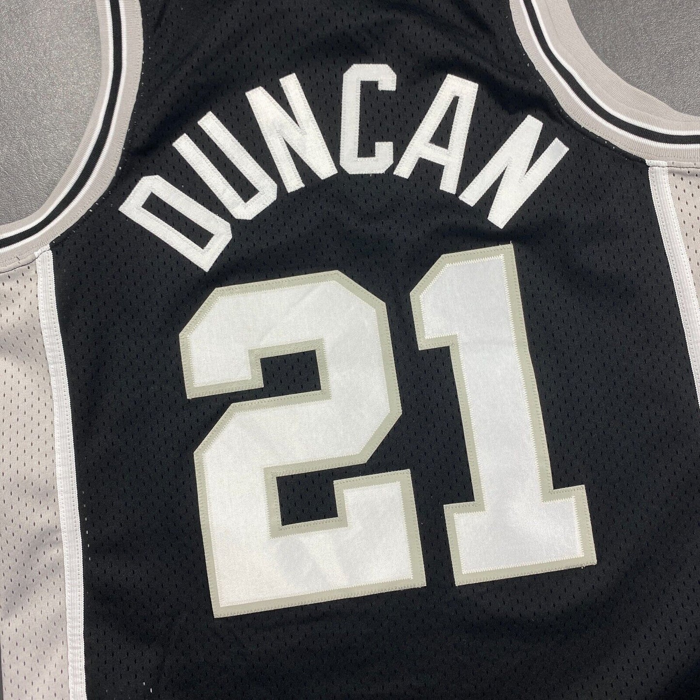 100% Authentic Tim Duncan Vintage Nike San Antonio Spurs Jersey Size M 40 Mens