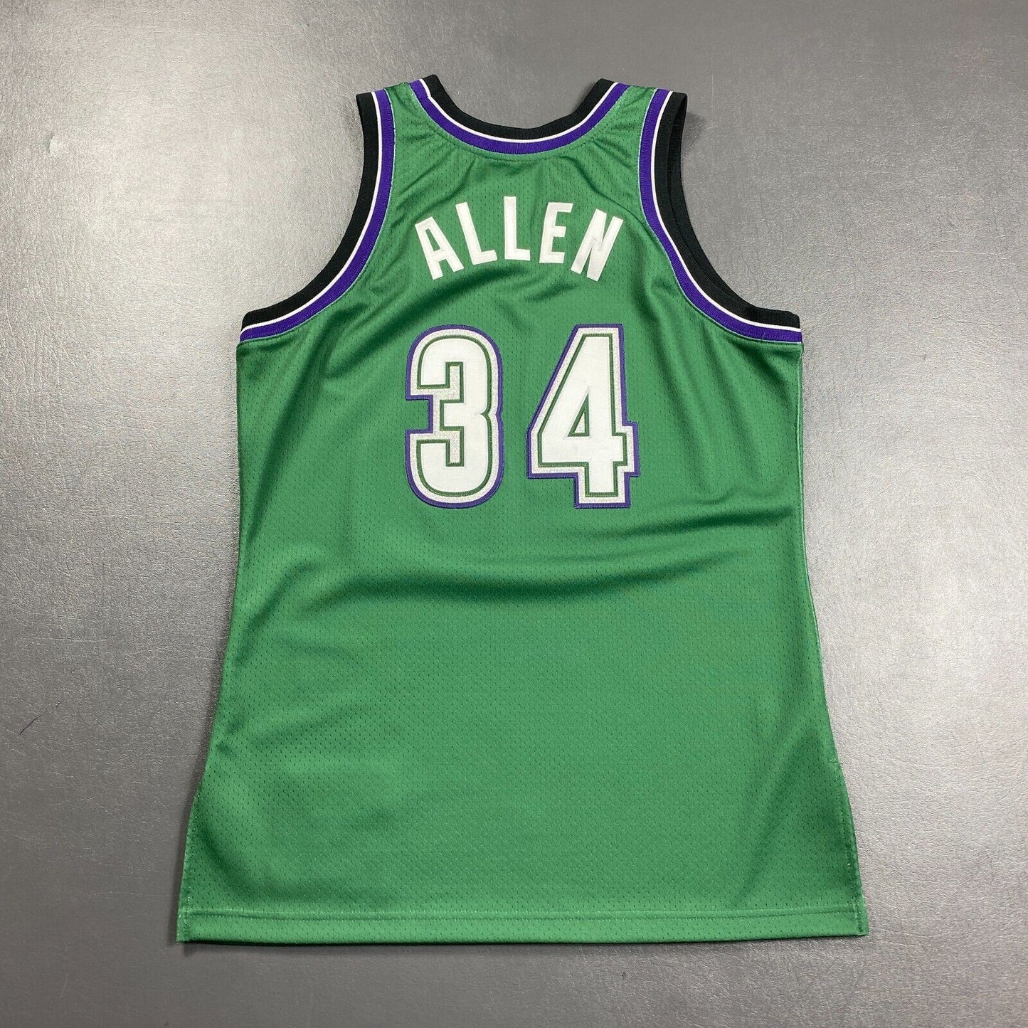 100% Authentic Ray Allen Mitchell & Ness 96 97 Bucks Jersey Size 40 M Mens
