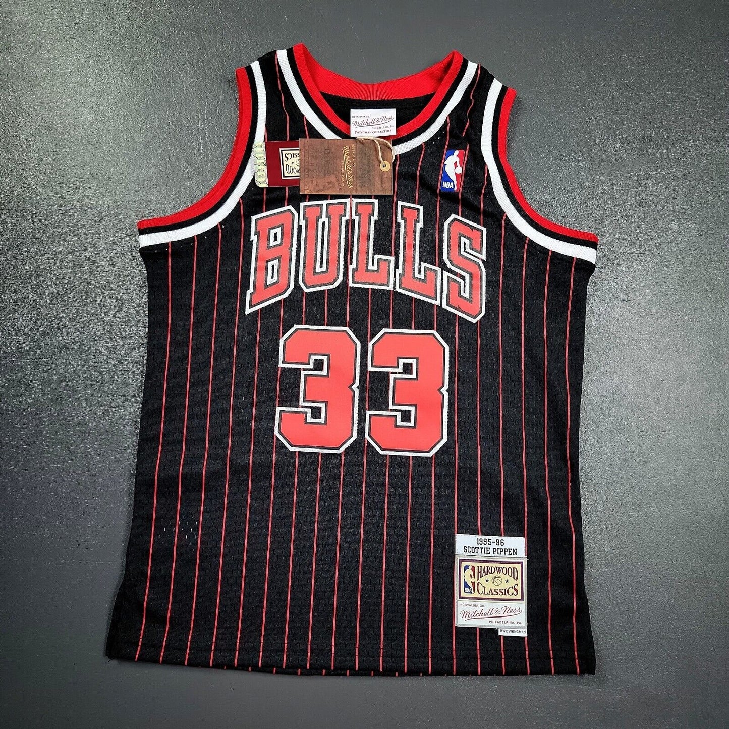 100% Authentic Scottie Pippen Mitchell Ness 95 96 Bulls Jersey Youth XL 18/20