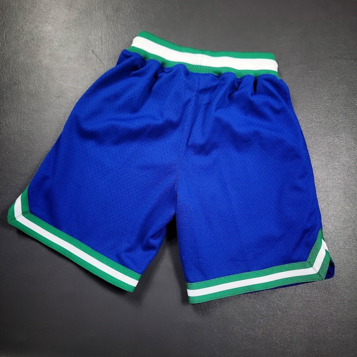 100% Authentic 98 99 Dallas Mavericks Mitchell & Ness Shorts Size 36 S Mens