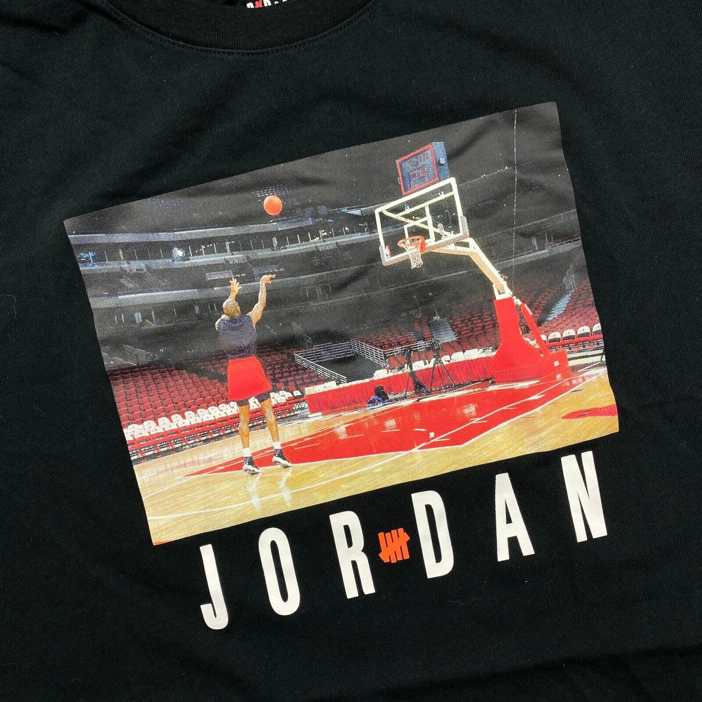 100% Authentic Michael Jordan x Undefeated T-Shirt Size L Mens