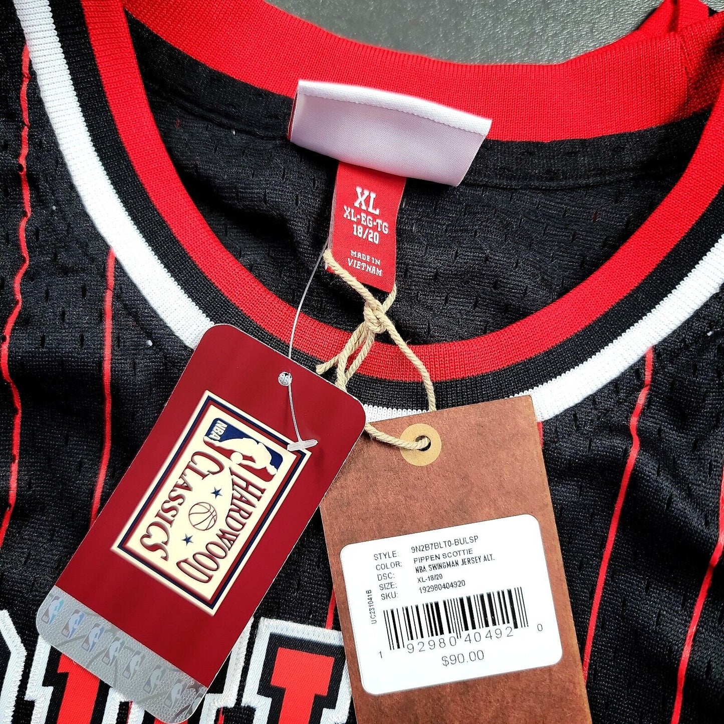 100% Authentic Scottie Pippen Mitchell Ness 95 96 Bulls Jersey Youth XL 18/20