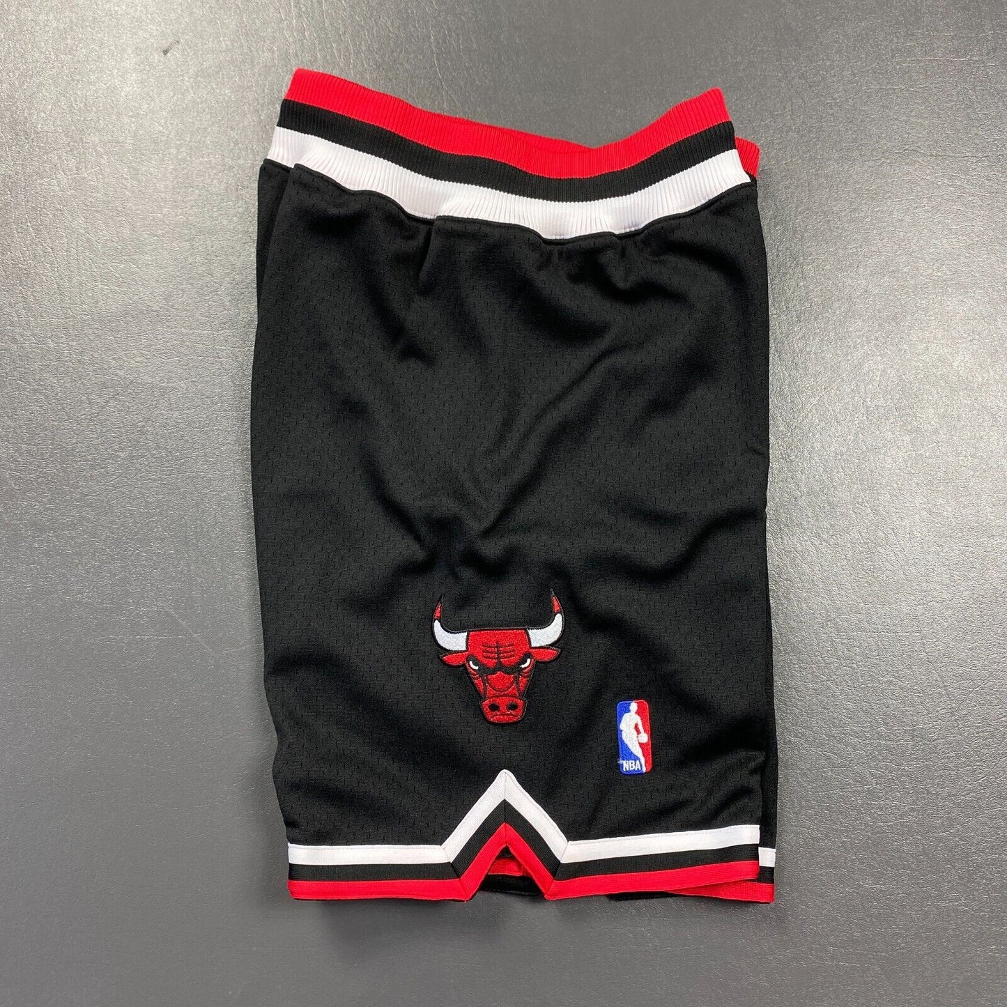 100% Authentic Mitchell & Ness 97 98 Chicago Bulls Shorts Size S 36 Mens jordan