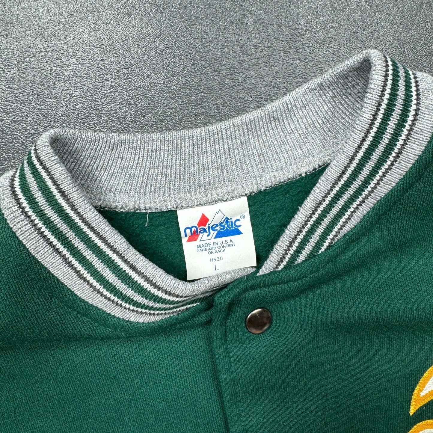 100% Authentic Oakland Athletics Vintage Majestic Jacket Size L Mens