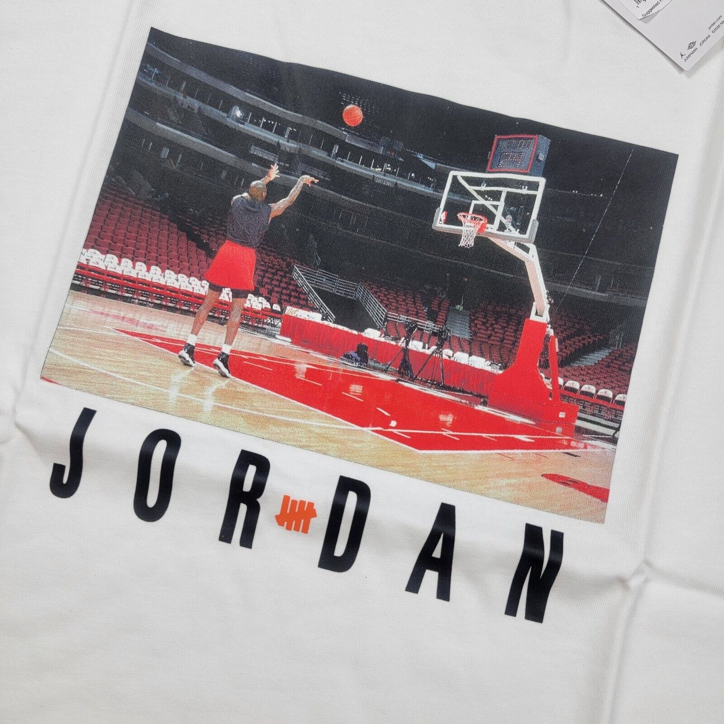 100% Authentic Michael Jordan x Undefeated T-Shirt Size XL Mens