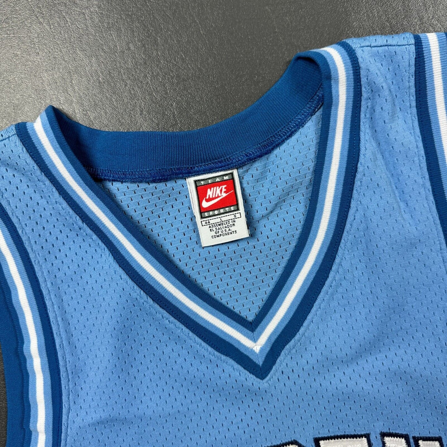 100% Authentic Vince Carter Vintage Nike UNC Tar Heels Jersey Size 44 L Mens