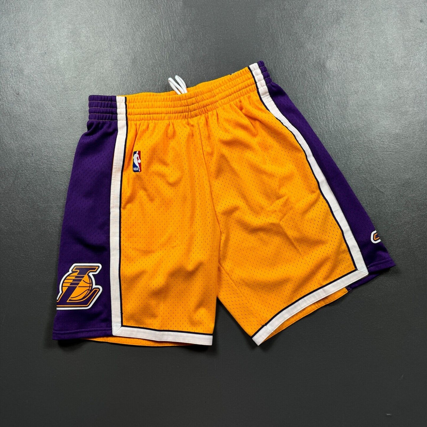 100% Authentic Los Angeles Lakers Mitchell Ness Shorts L 44 Mens - kobe bryant