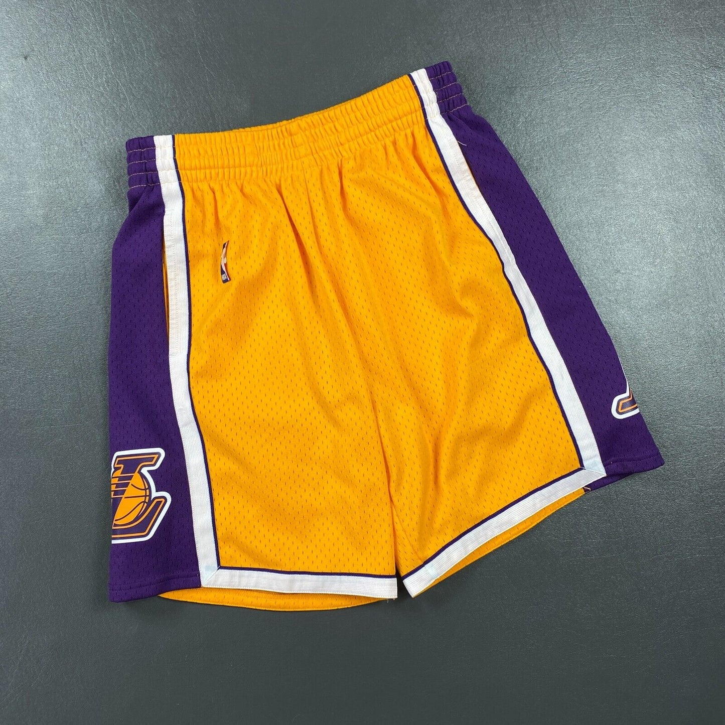 100% Authentic Los Angeles Lakers Mitchell Ness Shorts M 40 Mens - kobe bryant