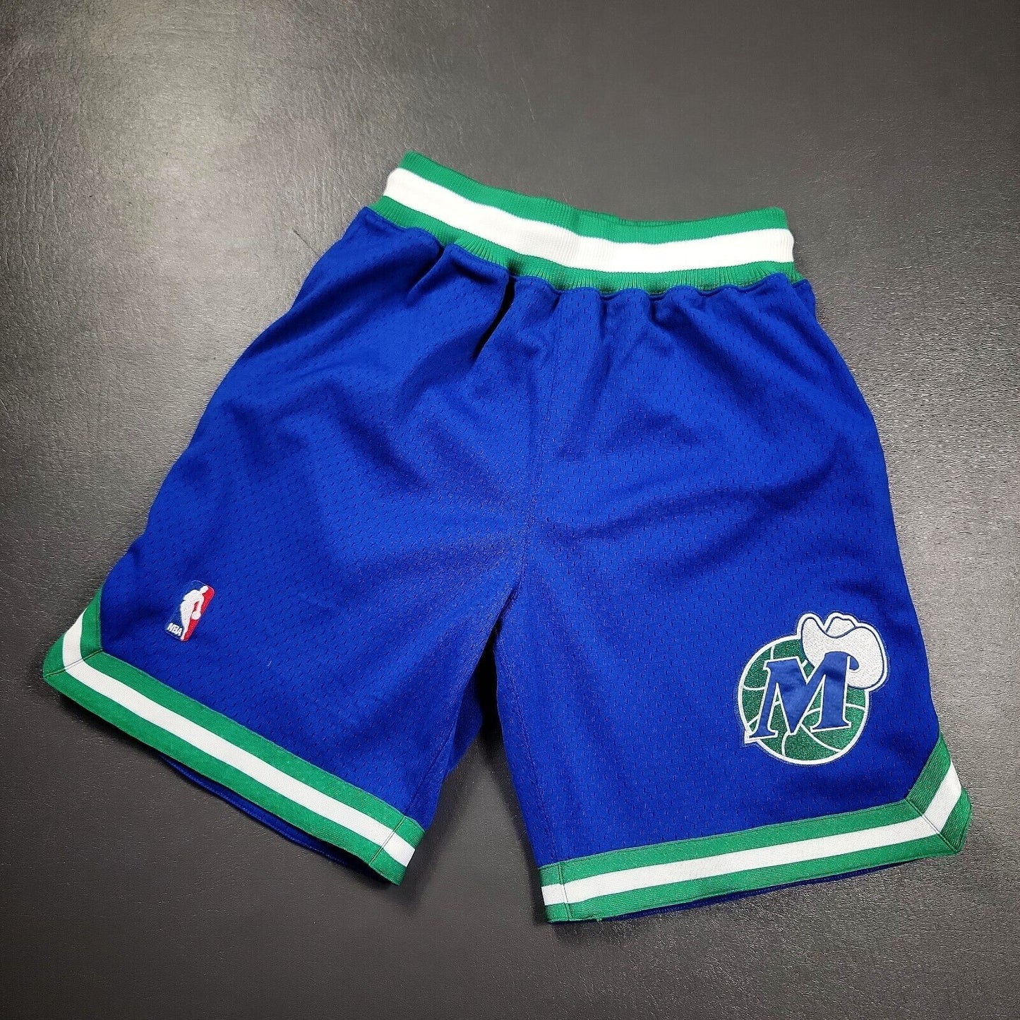 100% Authentic 98 99 Dallas Mavericks Mitchell & Ness Shorts Size 36 S Mens