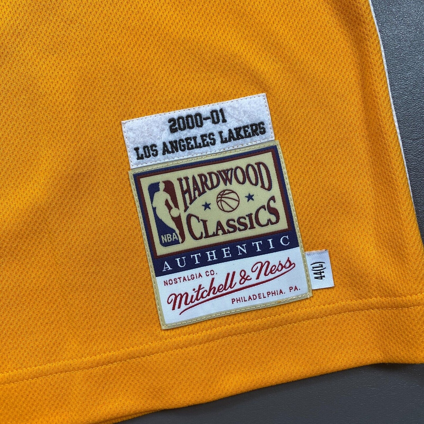 100% Authentic Los Angeles Lakers 00 01 Mitchell Ness Shooting Shirt 44 L - kobe