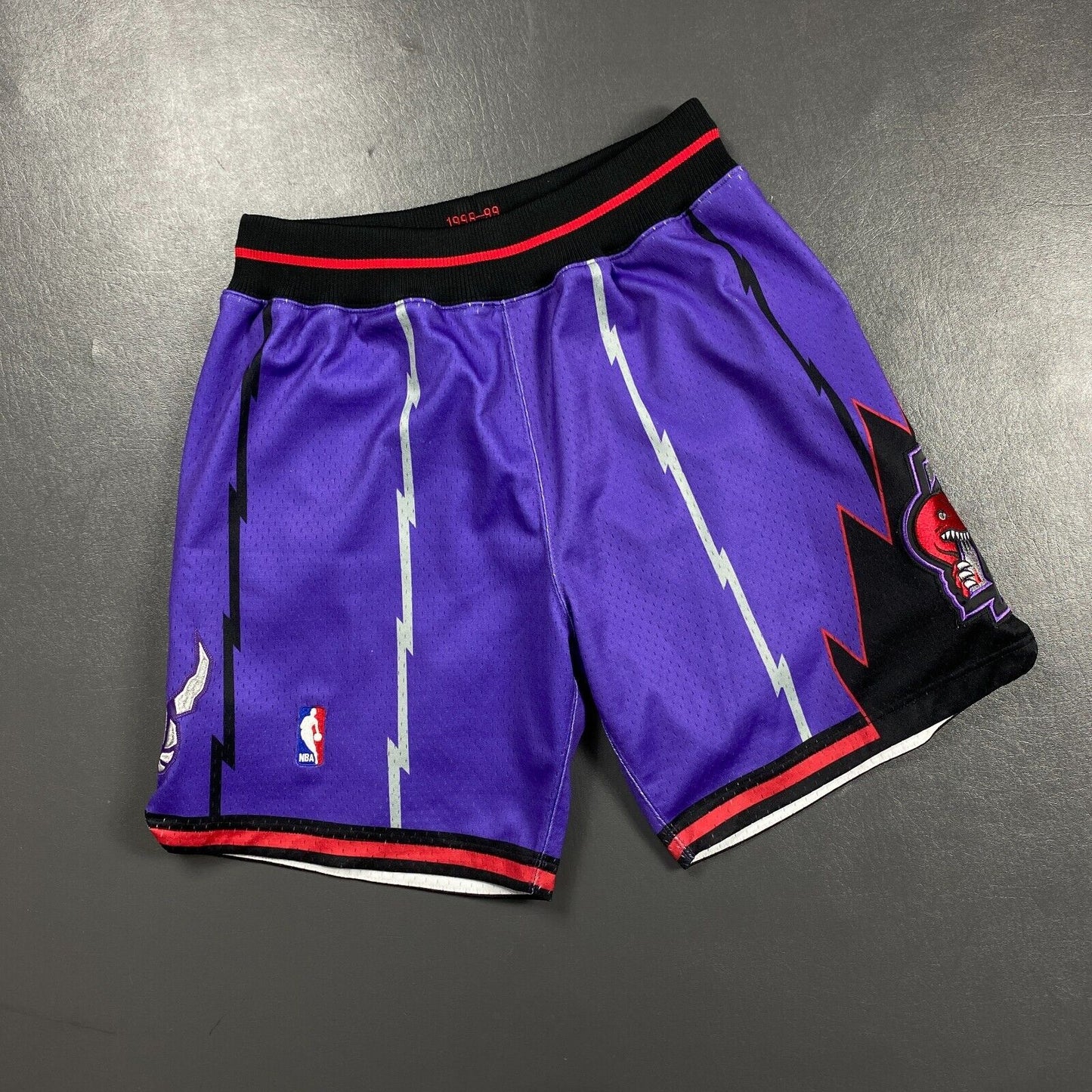 100% Authentic 98 99 Toronto Raptors Mitchell & Ness Shorts Size M 40 Mens