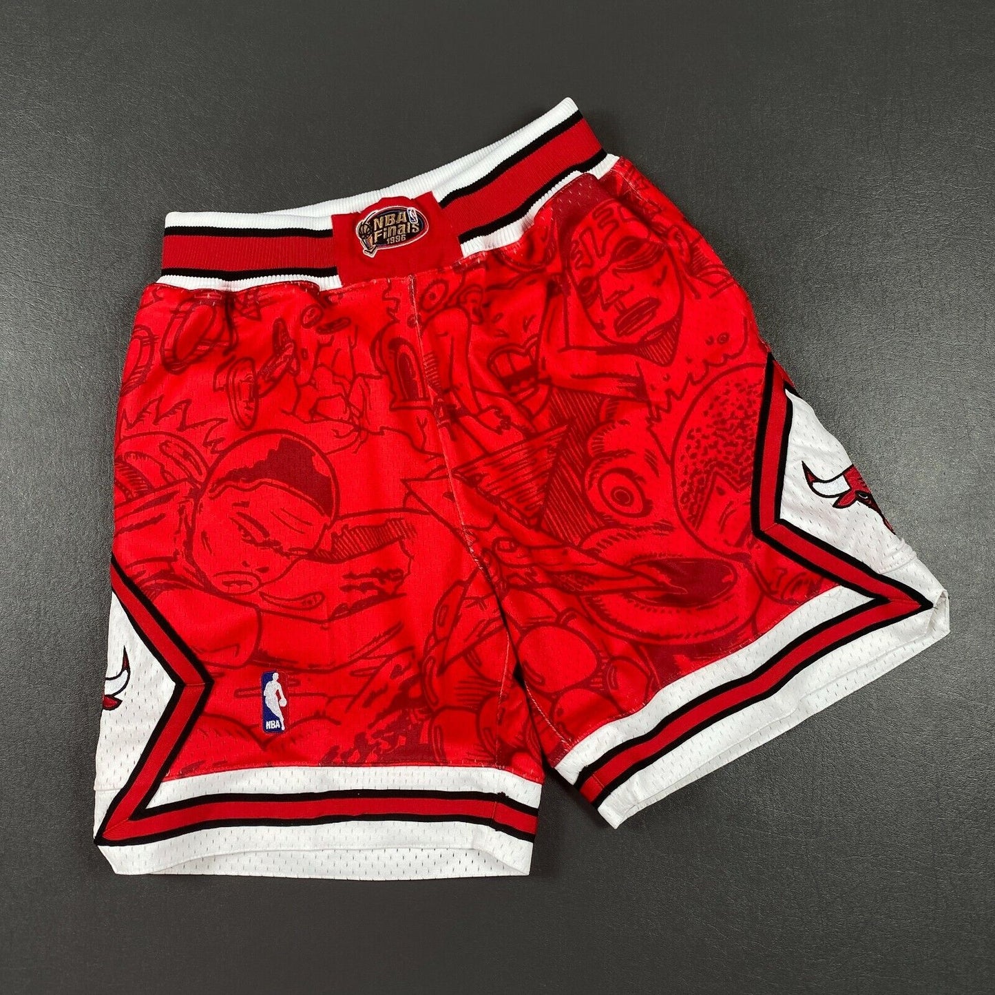 100% Authentic Hebru Brantley x Mitchell & Ness 97 98 Bulls Shorts 44 L - jordan