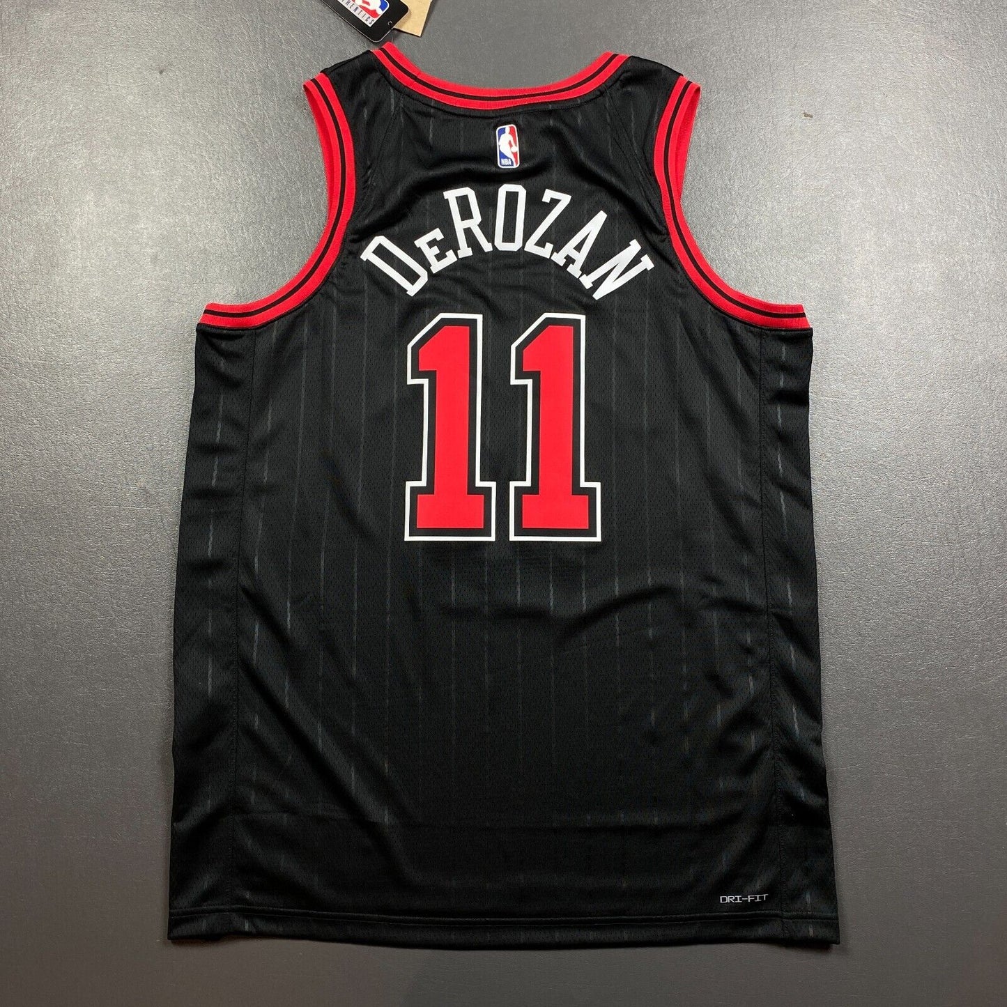 100% Authentic Demar DeRozan Nike Bulls Statement Swingman Jersey Size 48 L