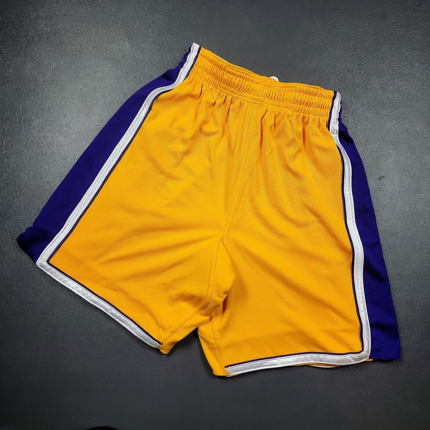 100% Authentic Los Angeles Lakers Vintage Nike Shorts Size 34 M Mens kobe