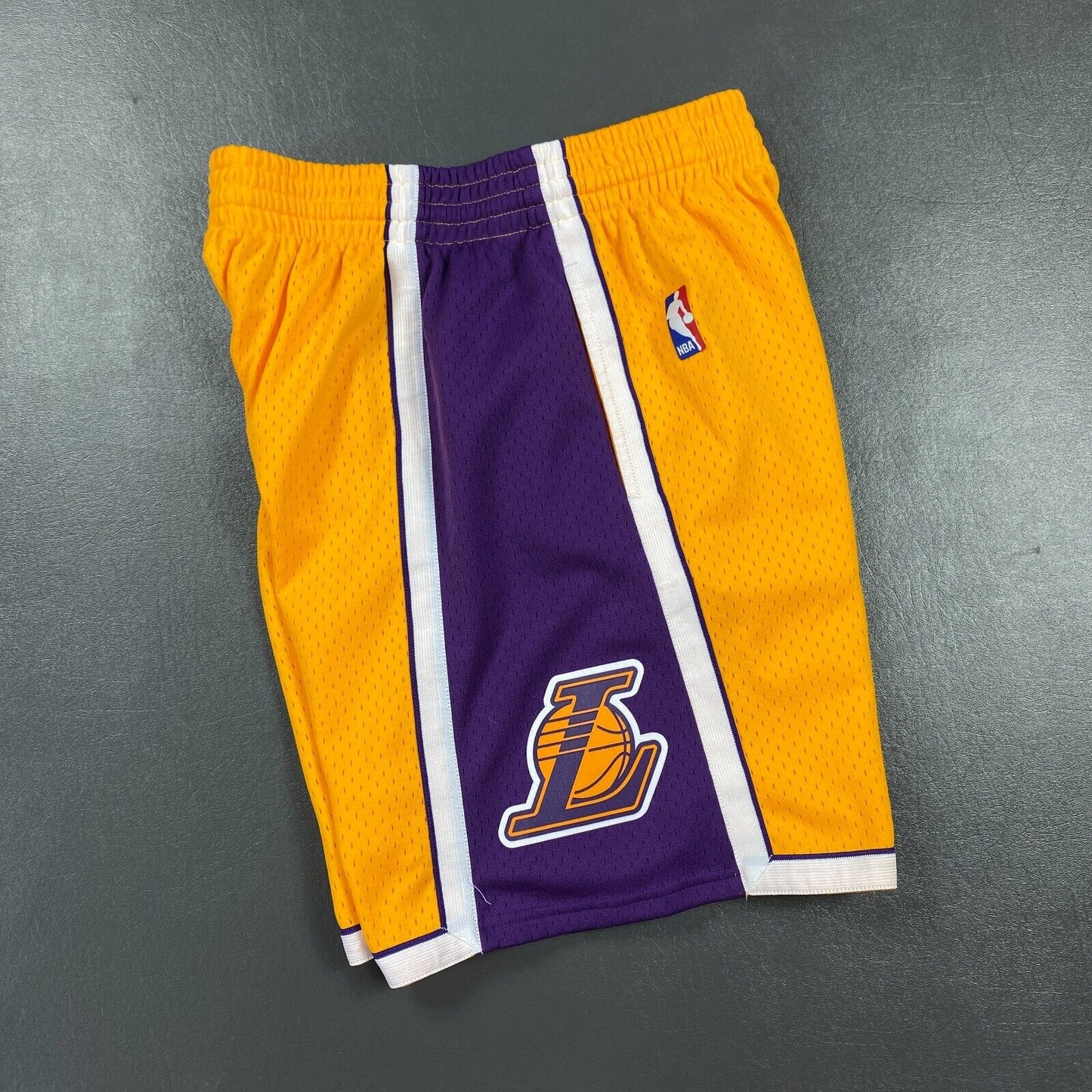 100% Authentic Los Angeles Lakers Mitchell Ness Shorts M 40 Mens - kobe bryant