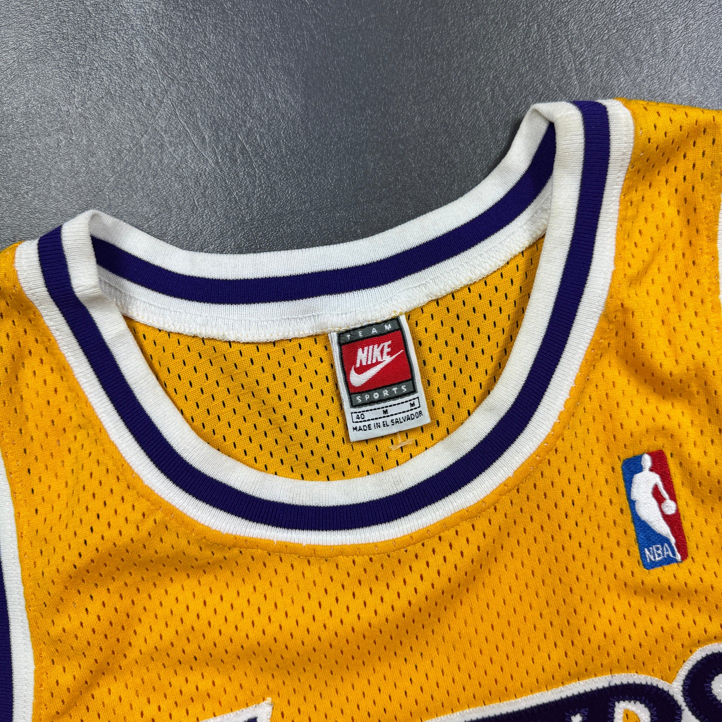 100% Authentic Kobe Bryant Vintage Nike 1998 LA Lakers Jersey Size 40 M Mens