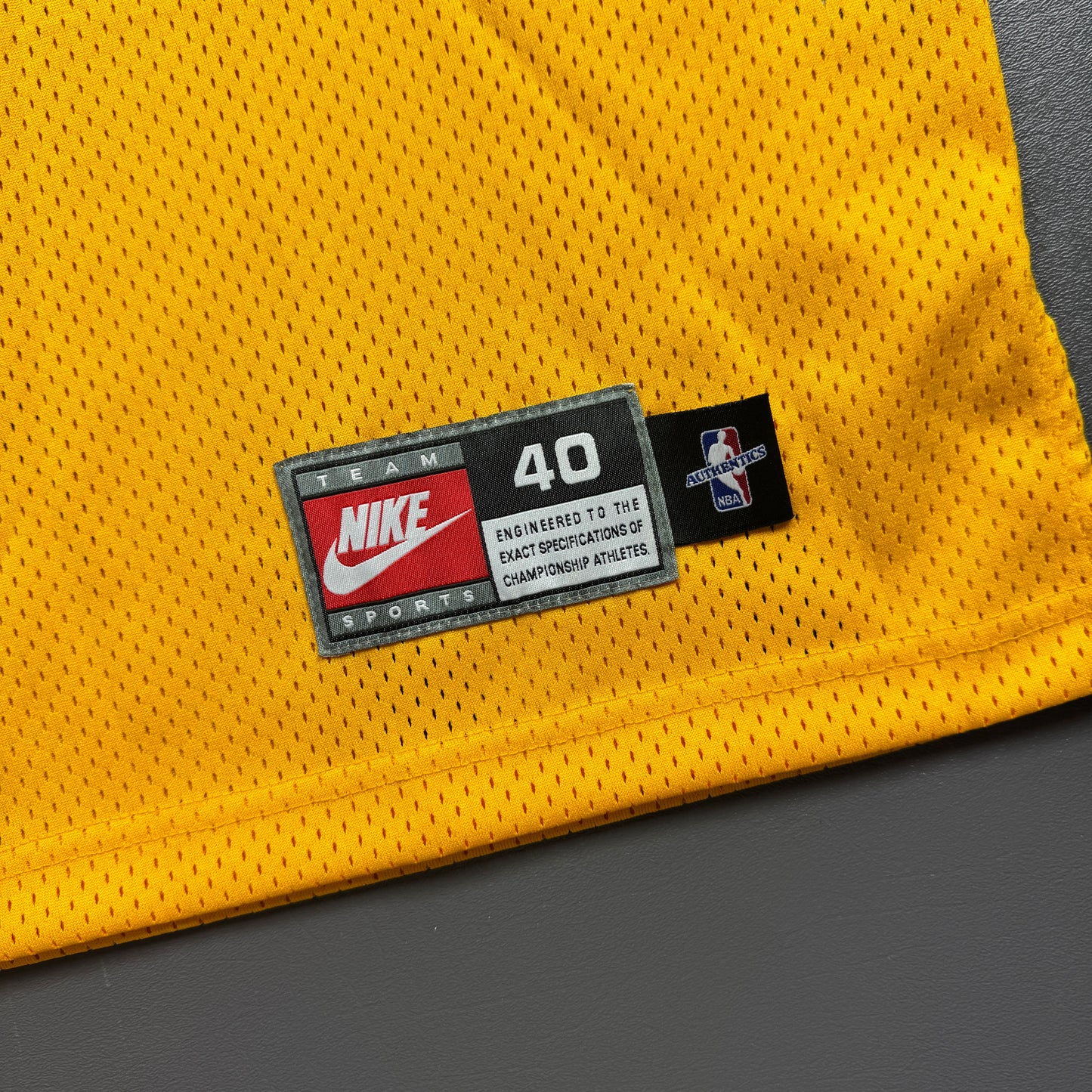 100% Authentic Kobe Bryant Vintage Nike 1998 LA Lakers Jersey Size 40 M Mens